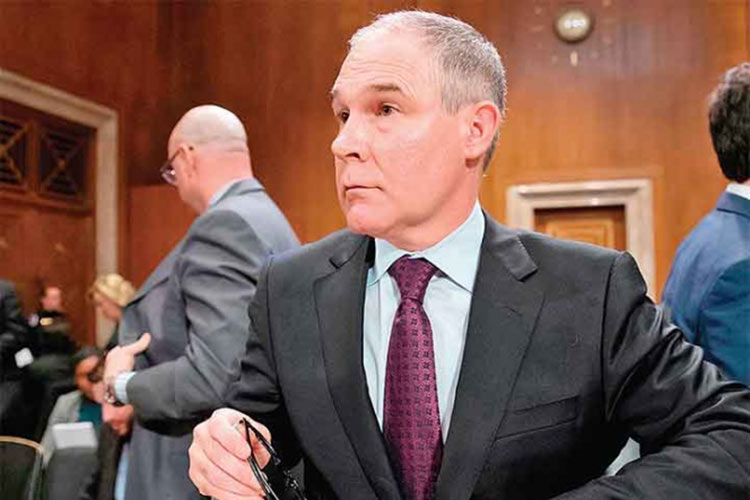 Trump defiende a secretario de EPA