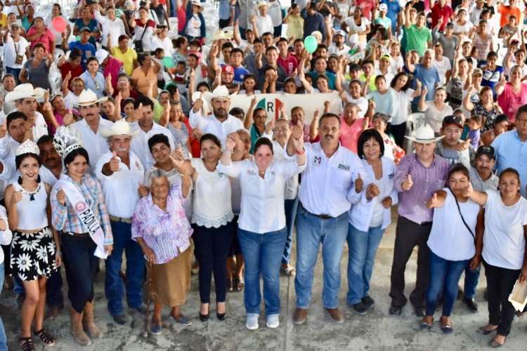 Ale Cárdenas, aliada de los maestros y la educación