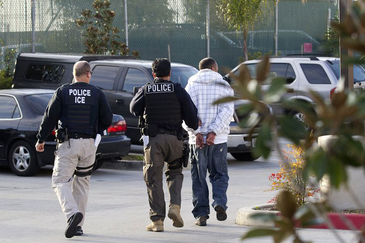 Reporte: policías de “santuarios” ralentizan entregas a ICE