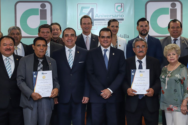 Entregan medalla al Mérito Ciudadano a dos impulsores de la cultura de NLD