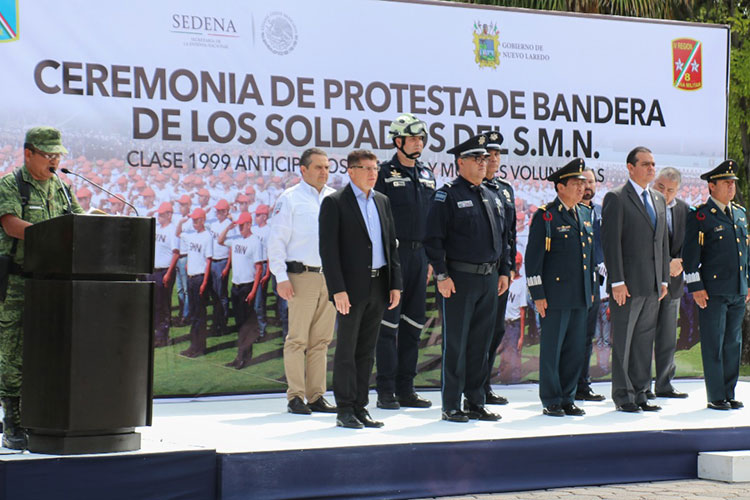 Toman protesta de bandera 250 soldados del Servicio Militar