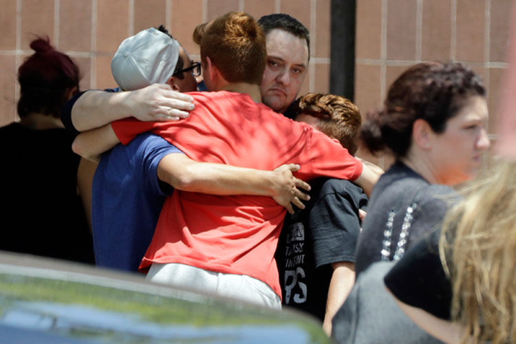 Confirman 10 muertos y 10 heridos en tiroteo en escuela de Texas