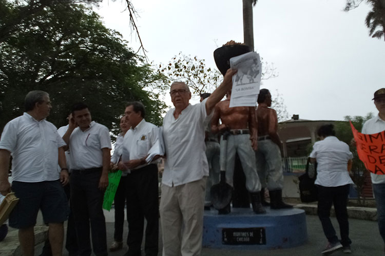 Acusan a dirigente del sindicato ferrocarrilero de vende-plazas