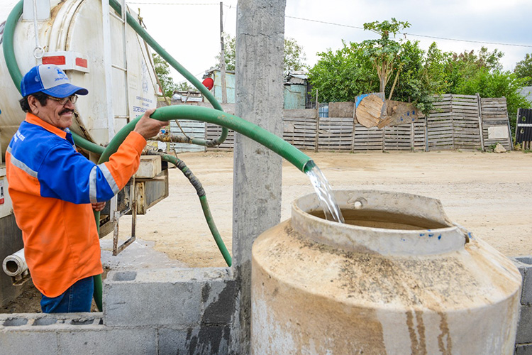 Aumenta distribución de agua potable en pipas
