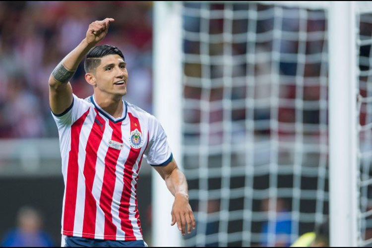 Alan Pulido sería buscado por el Cruz Azul