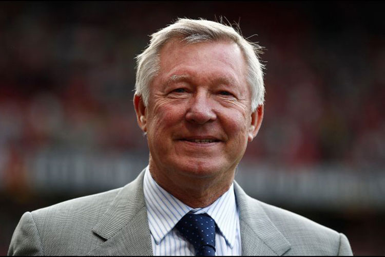 Reportan que Alex Ferguson mejora tras cirugía