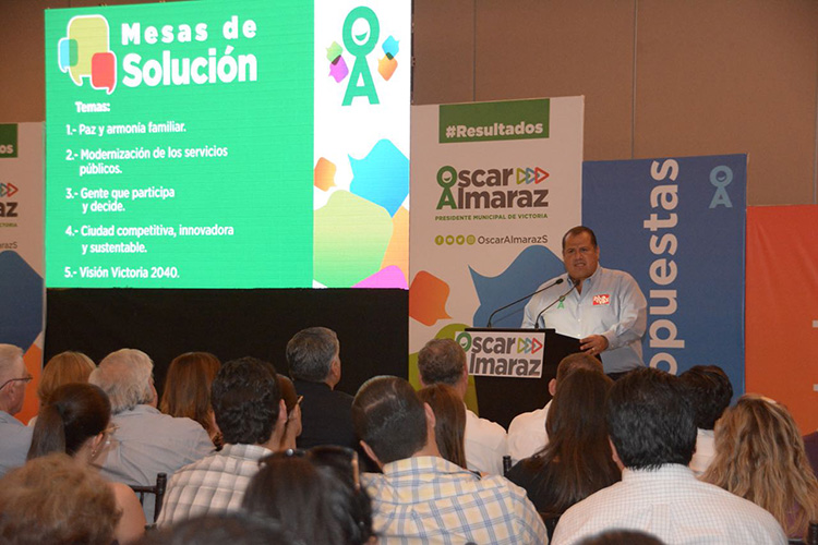 Presenta Óscar Almaraz Mesas de Solución