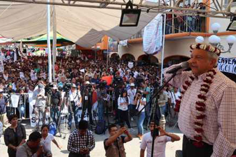 Anaya negocia con empresarios apoyo de Peña: AMLO