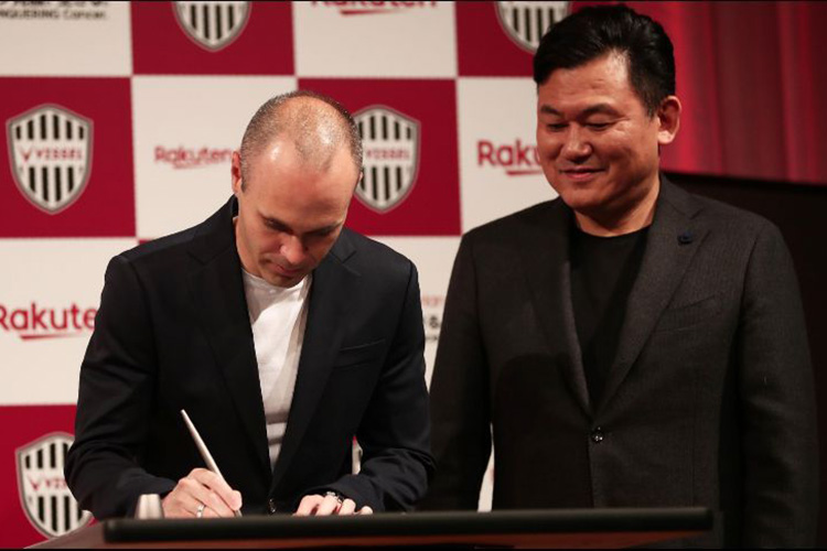 El club japonés Vissel Kobe presenta a Andrés Iniesta