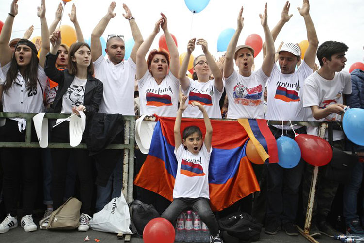 Armenia: parlamento nombra primer ministro a líder opositor