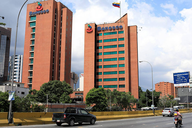 Venezuela ordena el arresto de 11 ejecutivos de Banesco