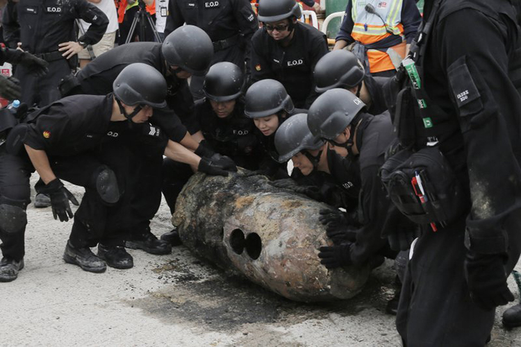 Desactivan bomba de II Guerra Mundial hallada en Hong Kong