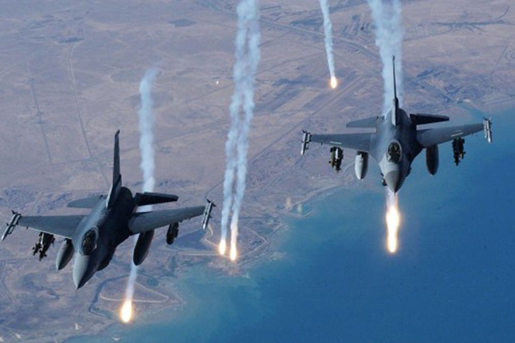 Irak bombardea posiciones del EI en Siria