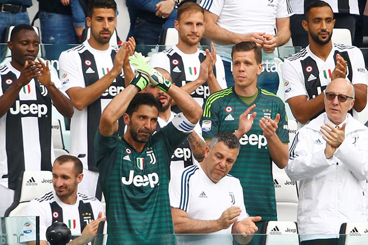 Buffon pone a todos de pie en su adiós