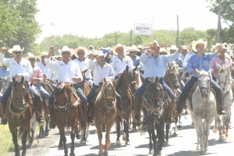 Participan mil jinetes en cabalgata por el ecoturismo