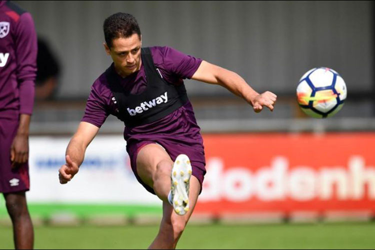 ”Chicharito” buscaría salir del West Ham