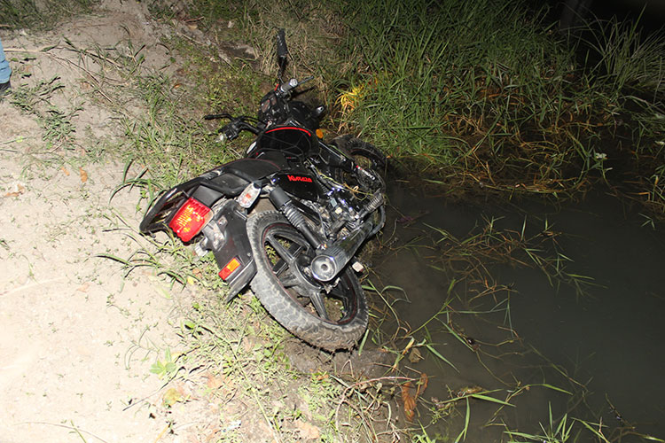 Choque de motos deja dos lesionados