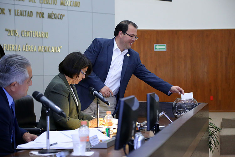 El registro de vehículos ‘chocolates’ es gratuito: PRI