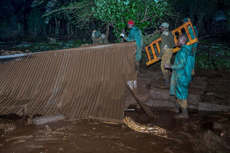 Funcionario: desbordamiento de presa mata a 38 en Kenia