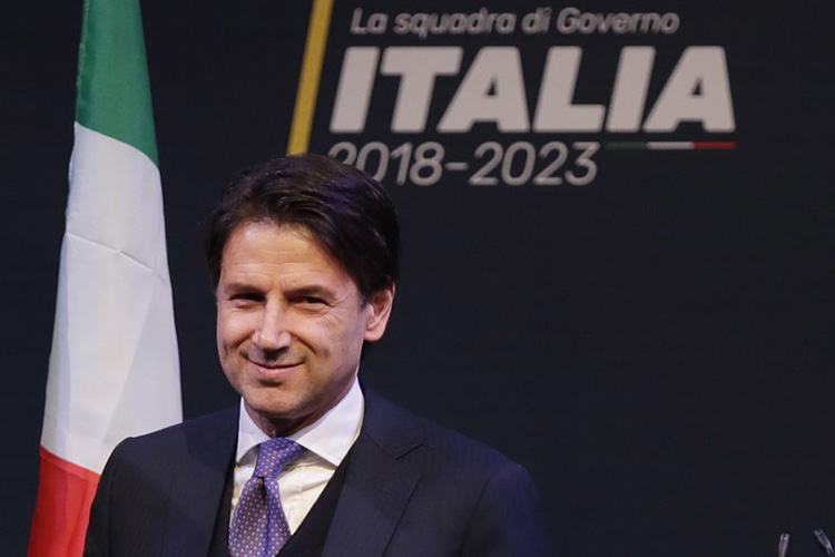 Italia se inclina hacia primer gobierno populista
