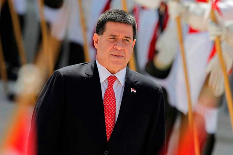 Presidente de Paraguay presenta renuncia; asumirá como senador