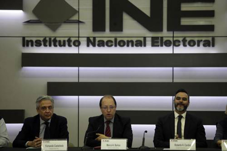 Avala el INE que candidatos independientes pasen la charola
