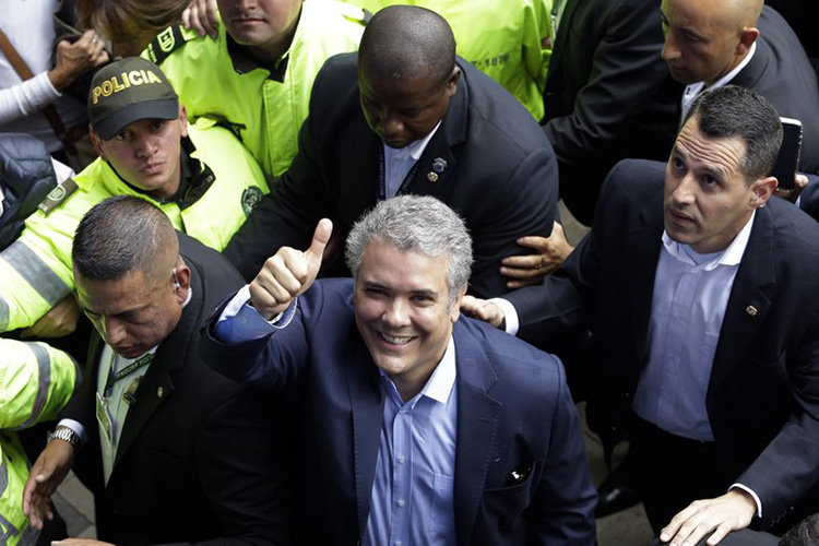 Colombia se alista para divisivo balotaje centrado en la paz