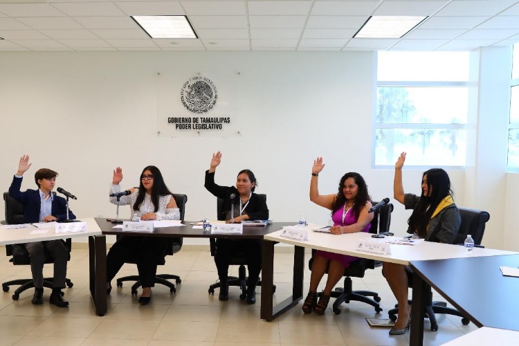 Proponen jóvenes la disolución del matrimonio en cualquier momento