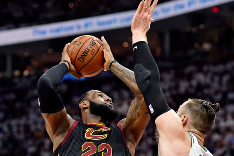 LeBron manda al séptimo de la serie