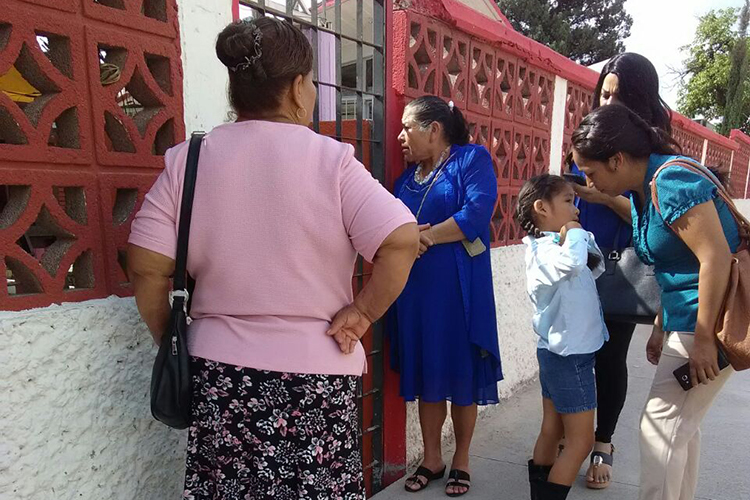 Abuelitas quedan fuera del festival del día de las Madres