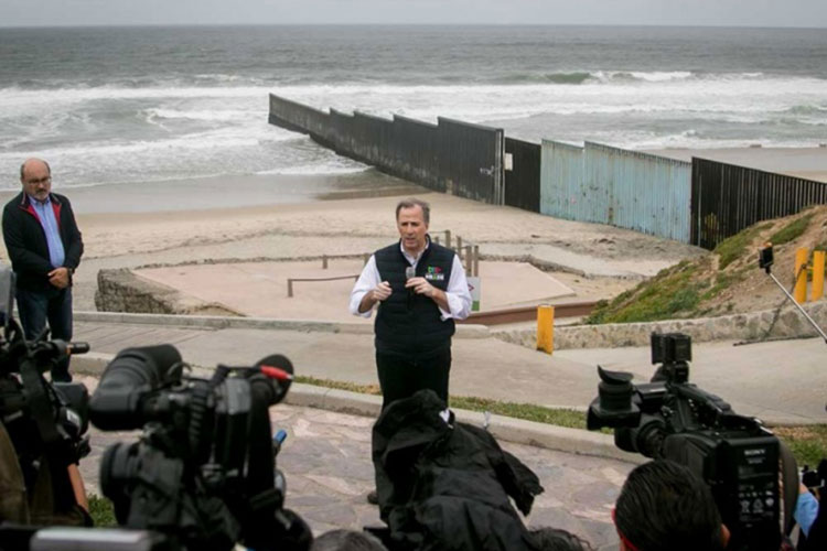 Promete Meade blindar frontera para frenar el paso de armas