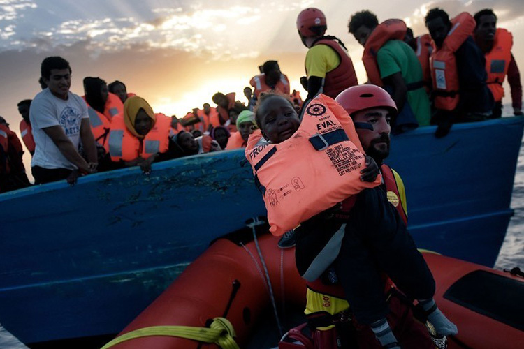 España rescata a 366 migrantes en el Mediterráneo
