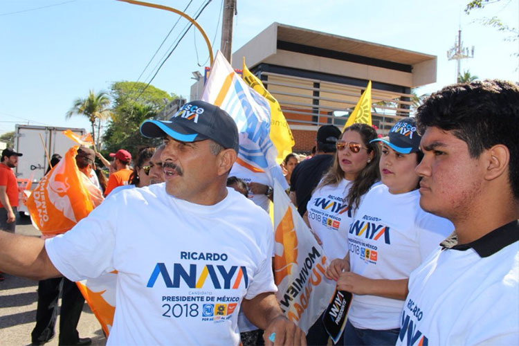 Anaya gasta 100 mdp entre playeras y propaganda