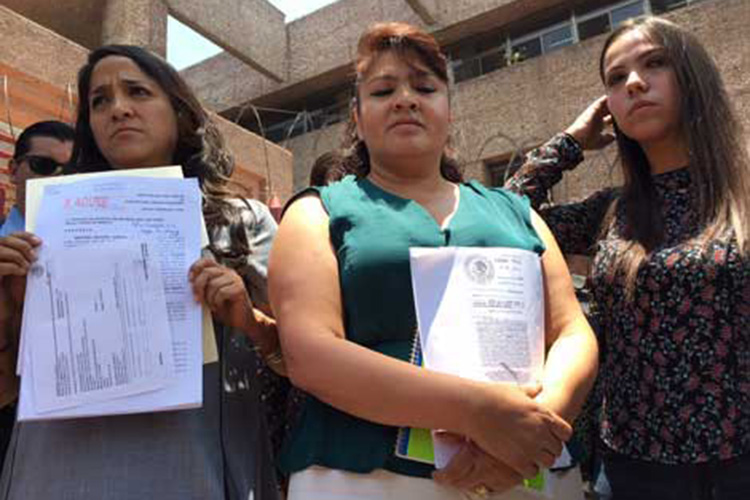 Nestora Salgado demanda a Meade por daño moral