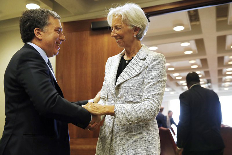 Los argentinos desconfían del FMI y se oponen a su ayuda