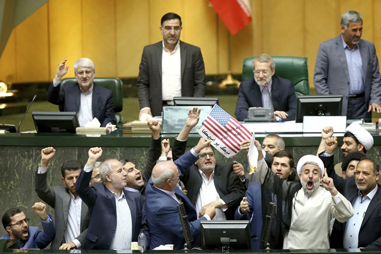 Ayatolá y legisladores critican a EEUU por acuerdo nuclear
