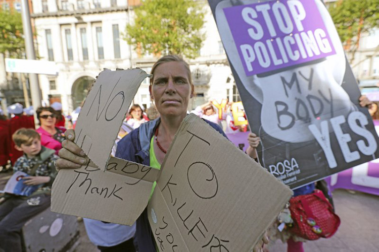 Tras debate, irlandeses decidirán si legalizan el aborto