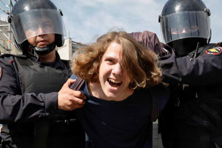 Más de mil detenidos en Rusia previo a investidura de Putin