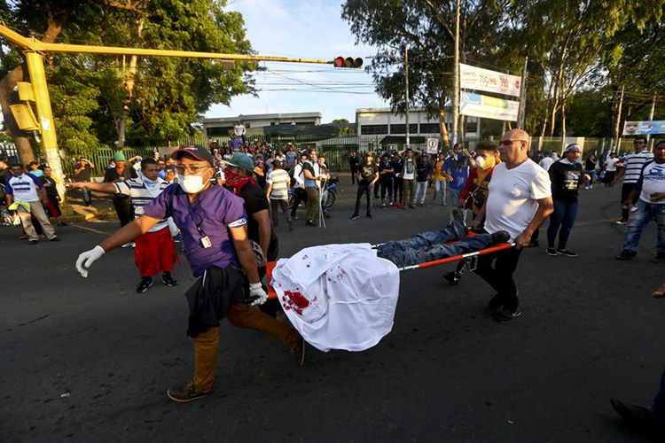 Nicaragua: marcha acaba en tiros, piden adelanto electoral