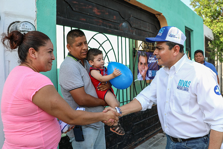 Renueva Rivas acuerdos con vecinos en Nuevo Laredo