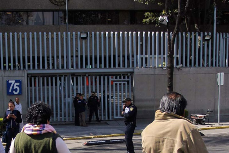 Vinculan a proceso a exservidora pública de la SEIDO