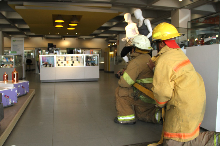 Refuerzan con simulacros seguridad de tiendas