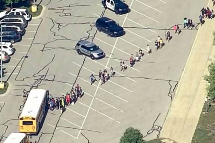Tiroteo en escuela de Indiana deja dos heridos
