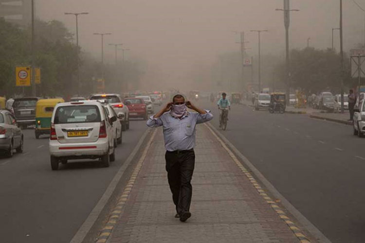 Al menos 77 muertos dejan tormentas de polvo en India