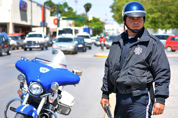 Alista Tránsito operativo afuera de panteones, este 10 de mayo