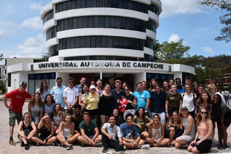 Universitarios de Campeche podrán estudiar en Canadá
