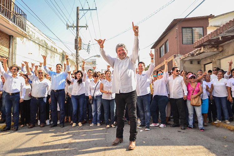 Preparan alcaldes el camino de reelección; les dan licencia