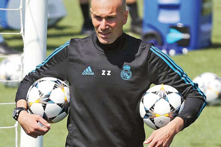 Le llueven elogios a Zidane