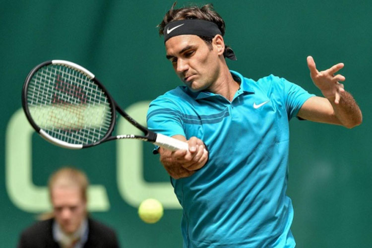 Federer a la semifinal en Halle