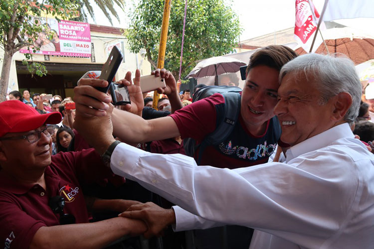 AMLO pide unidad a empresarios para rescatar al país